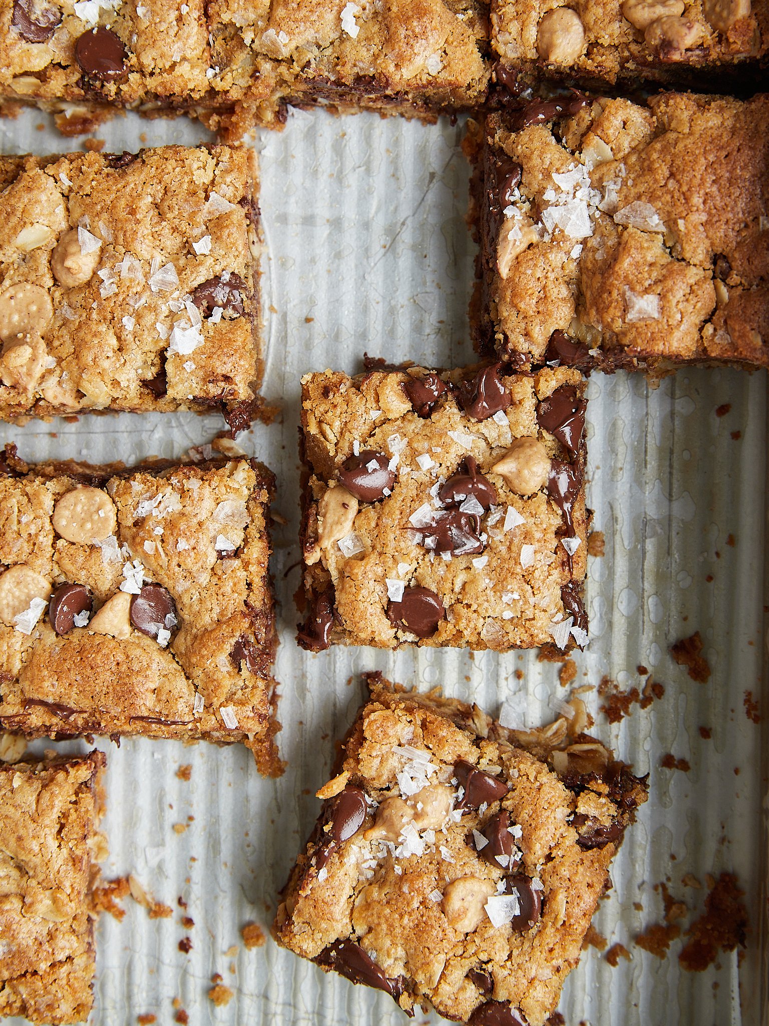 Peanut Butter Chocolate Chip Oatmeal Cookie Bars