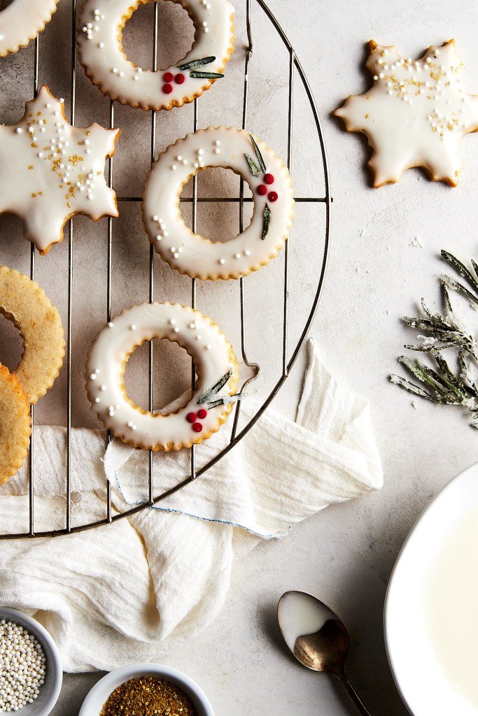 Christmas Wreath Shortbread Cookies by The Nostalgic Crumb