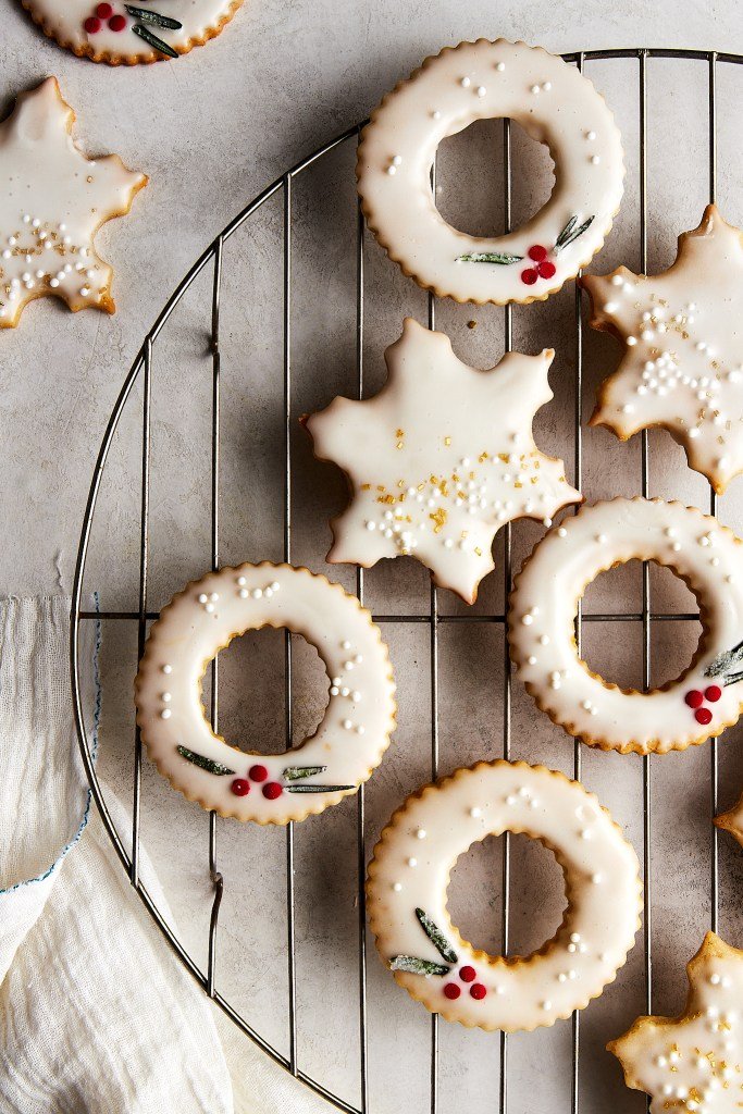 Christmas Wreath Shortbread Cookies by The Nostalgic Crumb